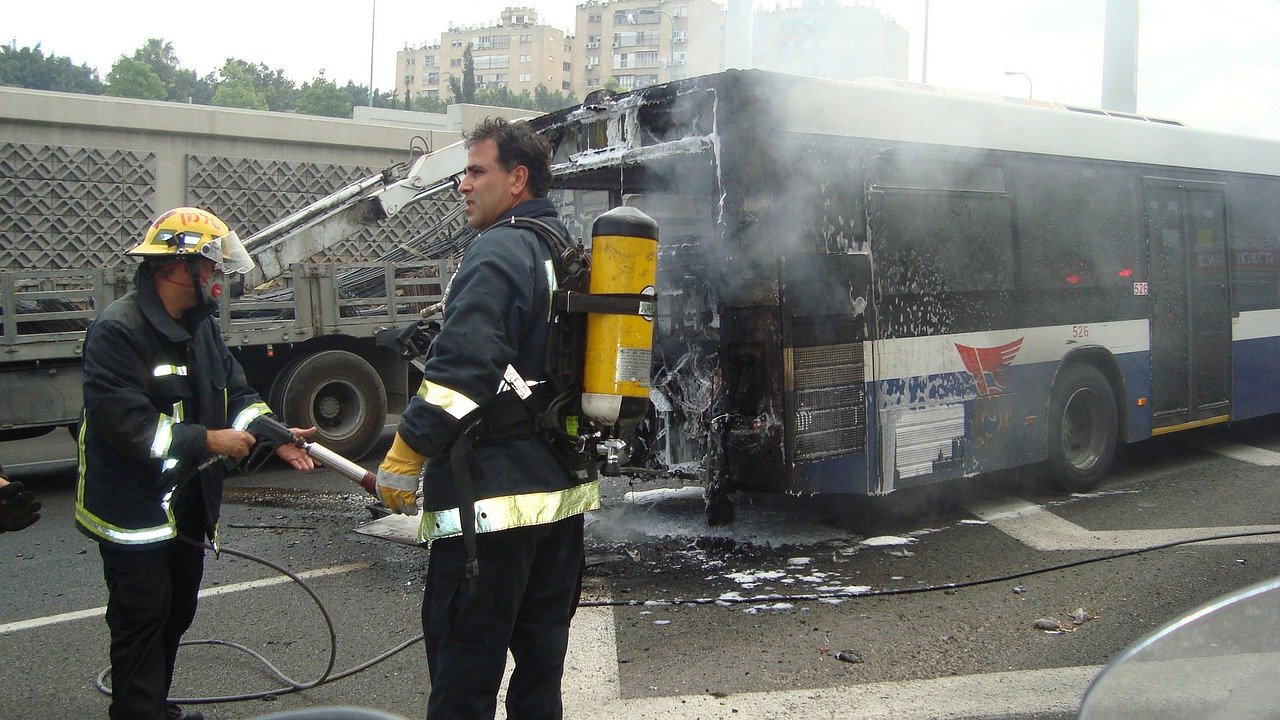 Wypadek autobusowy. Jedna osoba nie żyje, 23 ranne