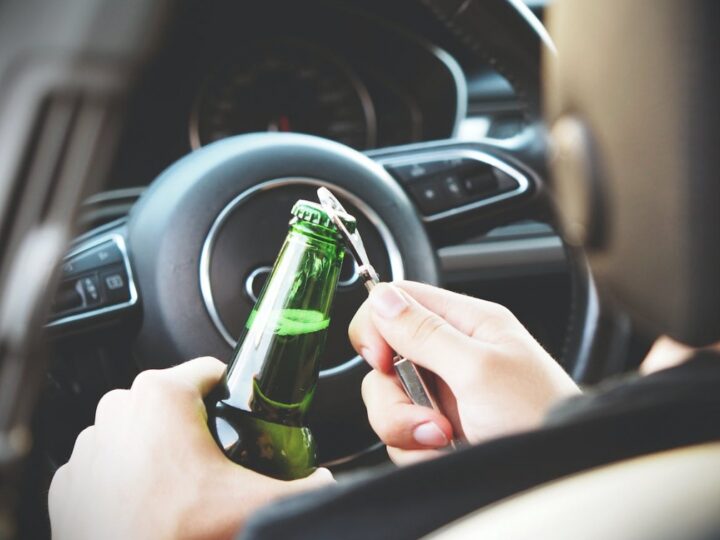 37-letnia kobieta przyłapana na prowadzeniu samochodu pod wpływem 3 promili alkoholu przez nowodworskie służby patrolowe