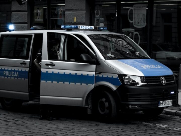 Kradzieże z włamaniem do nowobudowanych domów i kontenerów w Sulejówku: Policja odzyskuje skradzione mienie
