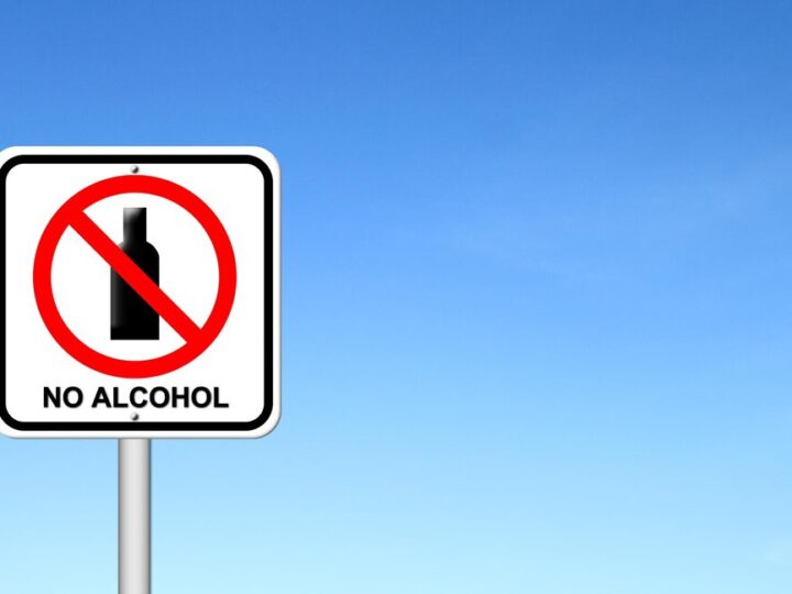 Warszawa wciąż bez nocnych ograniczeń sprzedaży alkoholu mimo woli mieszkańców