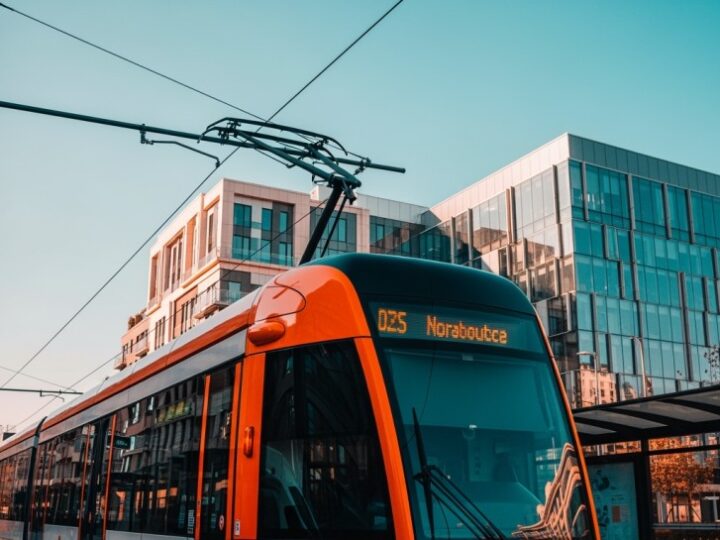 Tramwajowy Armagedon w Warszawie: Poranny chaos na dziesięciu liniach!
