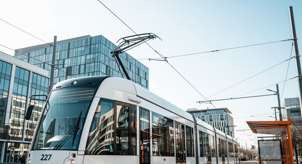 Warszawskie tramwaje w ogniu krytyki: Remont torów i kontrowersje z ministrem