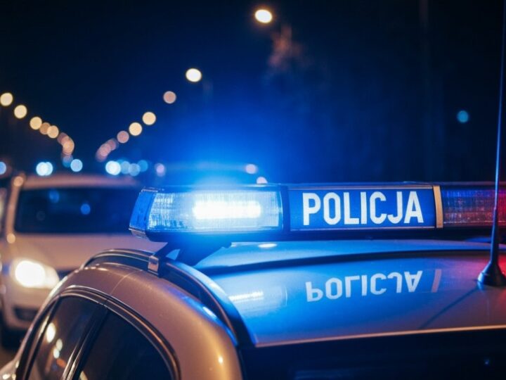 Wściekła kierowca w Warszawie: Kolizja z powodu zablokowanej drogi przez śmieciarkę!