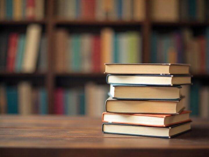 Upcyklingowe szaleństwo: Twórz cuda z przeszłości w Bibliotece na Ochocie!
