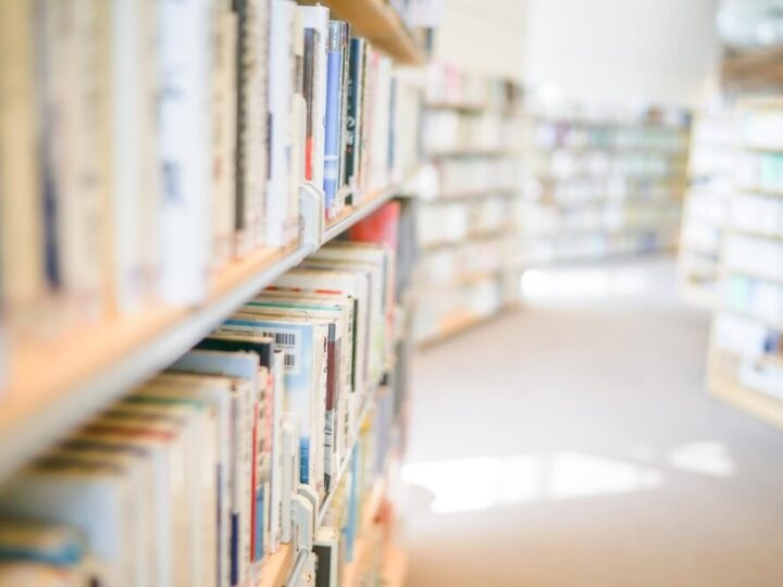 Kalambury Literackie: Emocje i Uśmiechy w Żoliborzu!