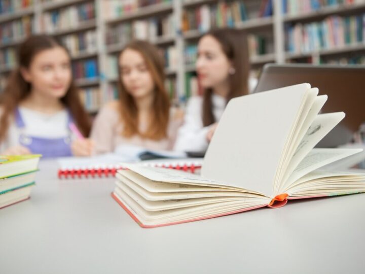 Młodzież w bibliotece: Twórz własne przygody w świecie fantastyki!