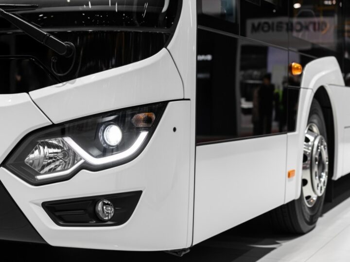 Czujka bezpieczeństwa w autobusach: nowa kampania edukacyjna w Warszawie