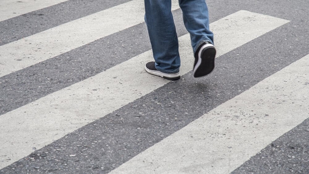 Bezpieczne kroki na drodze: dzieci uczą się o widoczności i bezpieczeństwie