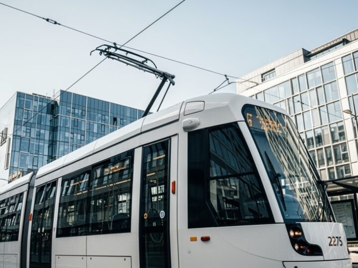 Tramwaje w Warszawie: 30 lat historii, która zmieniała miasto