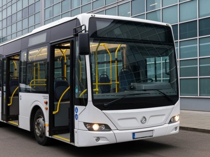 Warszawskie autobusy: Od Chaussona do Solarisa – podróż w czasie