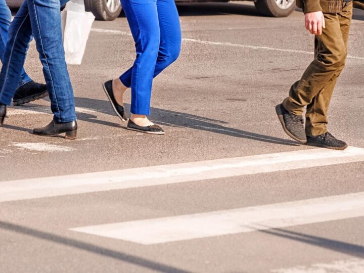 Bezpieczna zabawa: Sierżant Borsuk uczy dzieci w Pruszkowie