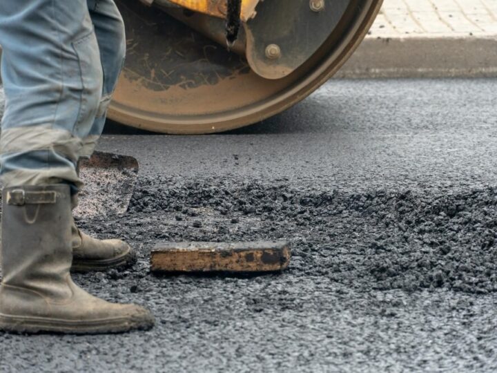 Utrudnienia w Wawrze: Zamknięcie ulicy Patriotów z powodu modernizacji linii kolejowej