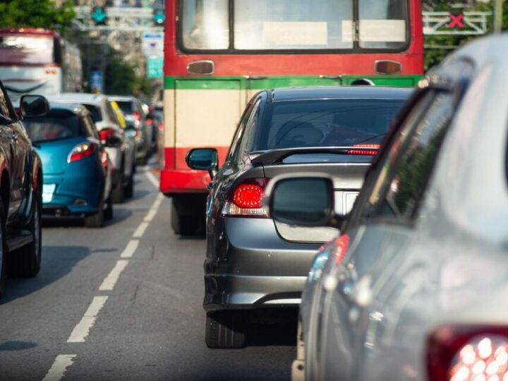 Warszawa analizuje efekty Strefy Czystego Transportu na podstawie monitoringu ruchu