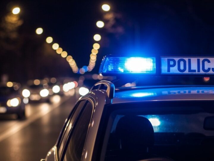 Bohaterska interwencja: dwaj przechodnie uratowali seniorkę przed oszustem