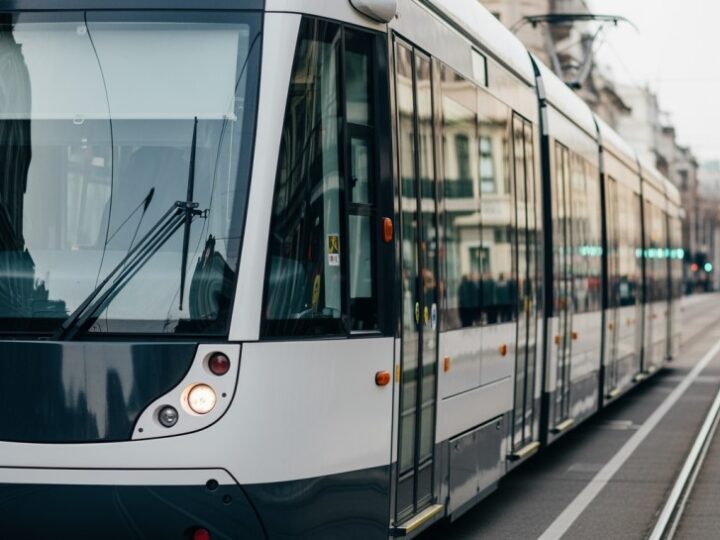 Nowy podziemny przystanek tramwajowy w Warszawie: rewolucja w transporcie miejskim!