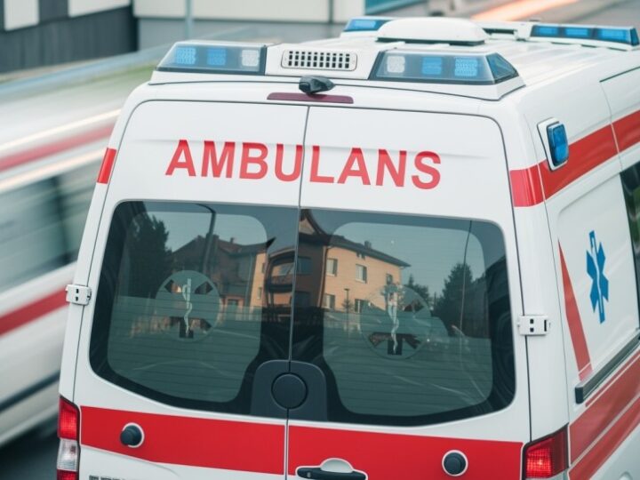 Policjanci z Warszawy ratują życie 77-latkowi w nagłej sytuacji