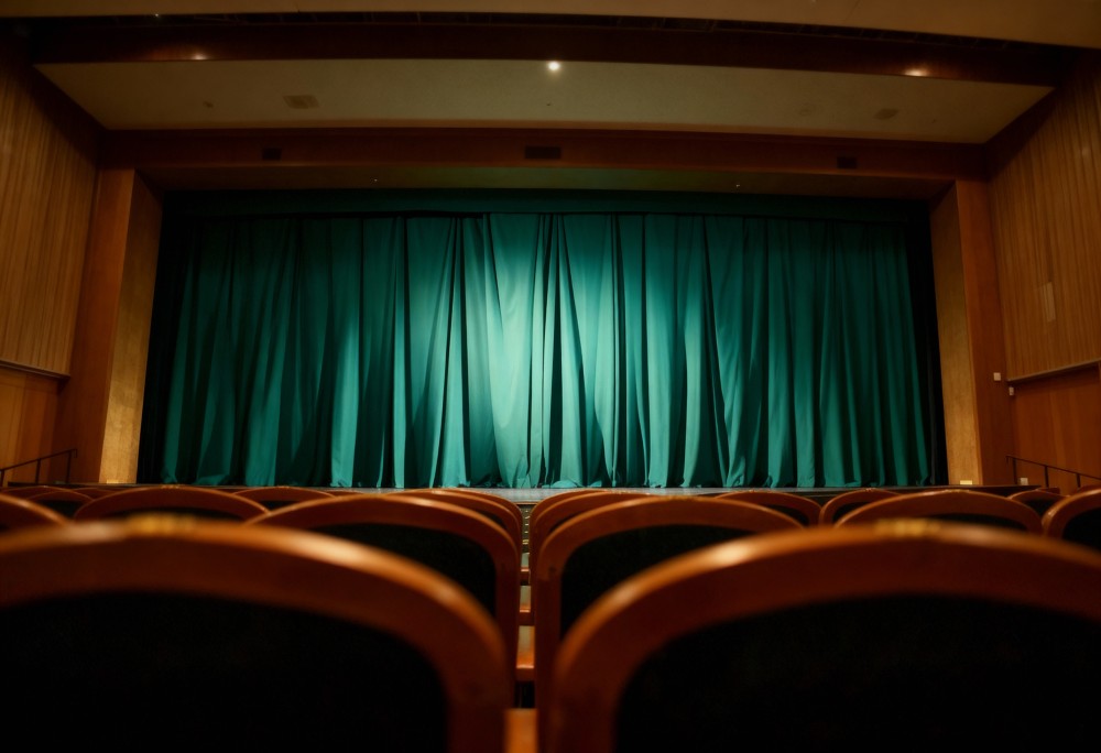 Wilanów świętuje Dzień Teatru komedią „Przesyłka z zaświatów”