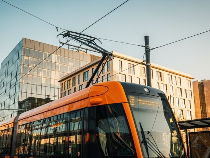 Remont torowiska przy Muzeum Powstania – co czeka pasażerów?