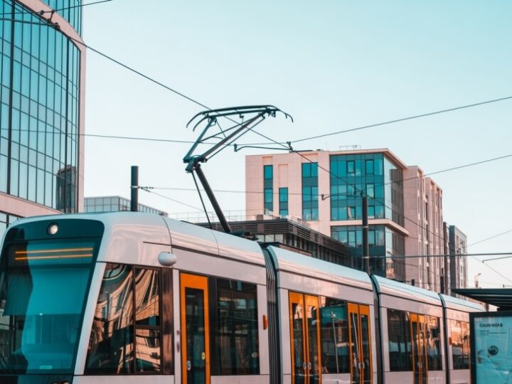Ożywione wspomnienia: zabytkowe tramwaje Warszawy znów na torach