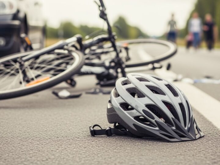 Czujność na drodze: jak uniknąć niebezpieczeństw z udziałem rowerzystów i tramwajów?