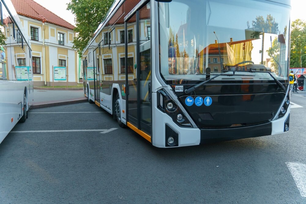 Bezpieczne podróże: Warszawskie dzieci uczą się komunikacji miejskiej!