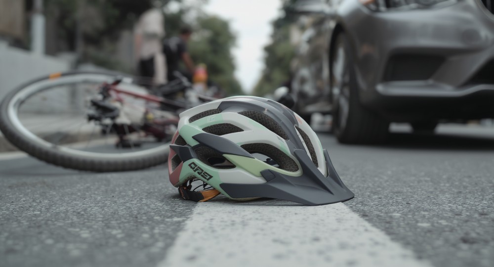 Pijany rowerzysta w szpitalu po wypadku z autem na Pradze-Północ
