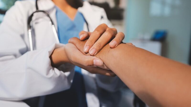 Zdobądź umiejętności ratujące życie: darmowe szkolenie z pierwszej pomocy dla opiekunów seniorów!