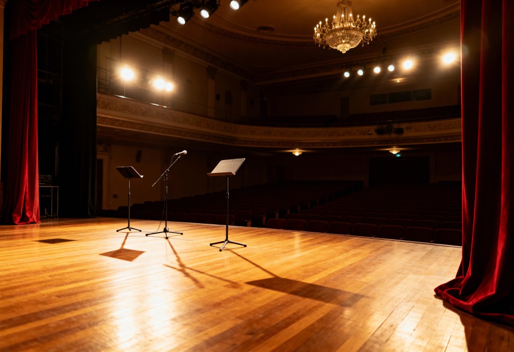 Lato z Teatrem Pijana Sypialnia: Spektakle, które ożywią Bielany!