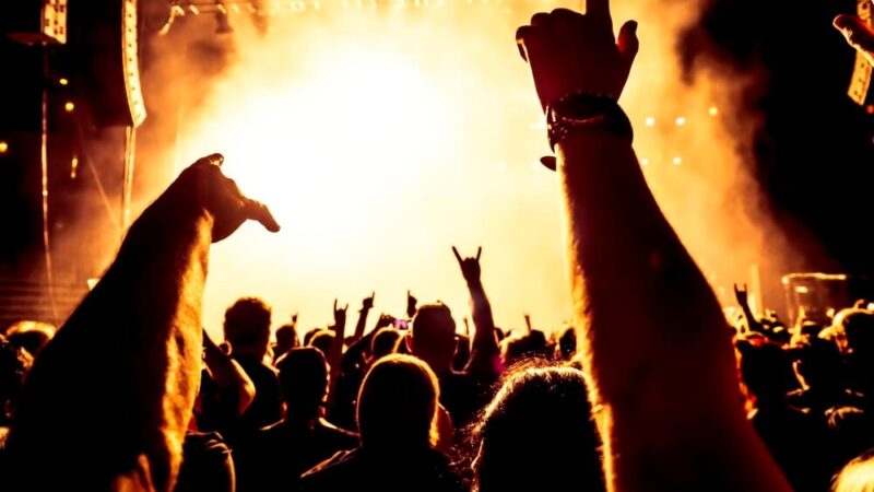 Jazzowy wieczór na Plaży Rusałka: Pożegnaj lato w rytmie muzyki!