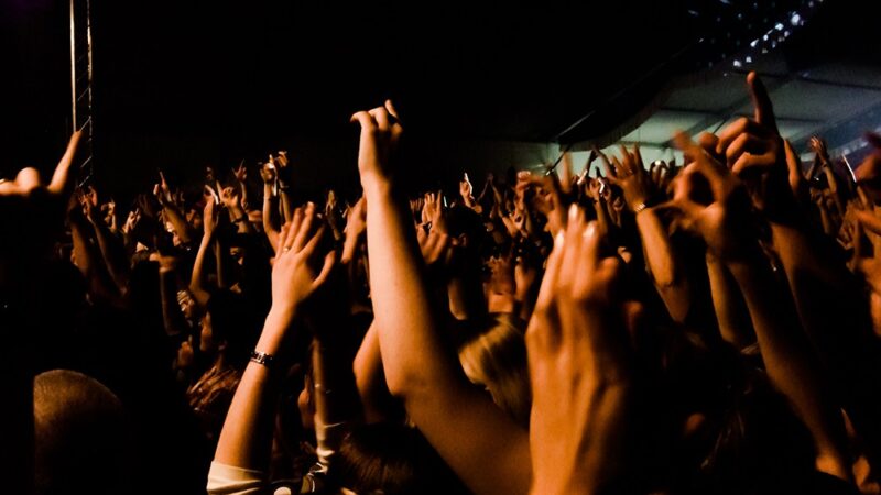 Cisza, która porusza: Silent Disco w Parku Pięciu Sióstr!
