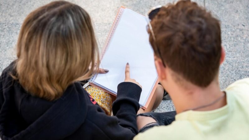 Kolczaste ABC: Jak uczyć dzieci miłości do jeży w miejskiej bibliotece