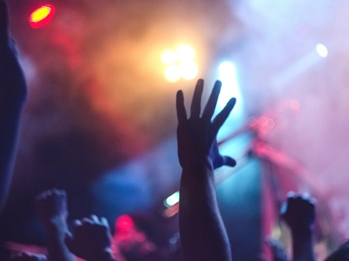 Taniec pod gwiazdami: Silent Disco w Parku Pięciu Sióstr!