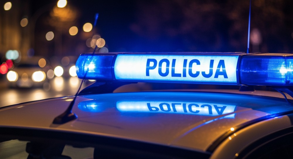 Brawurowa jazda bez uprawnień: Młody akrobata na motorowerze w tarapatach