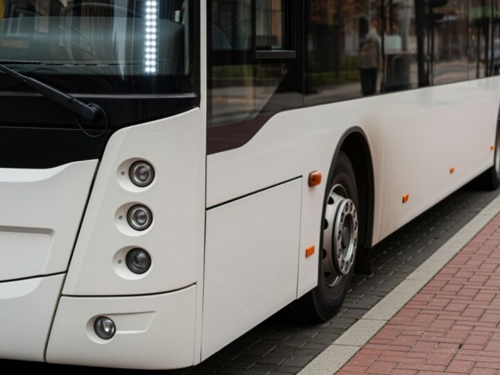 Wakacyjny Autobus 8 sierpnia – kreatywne atrakcje dla dzieci czekają!