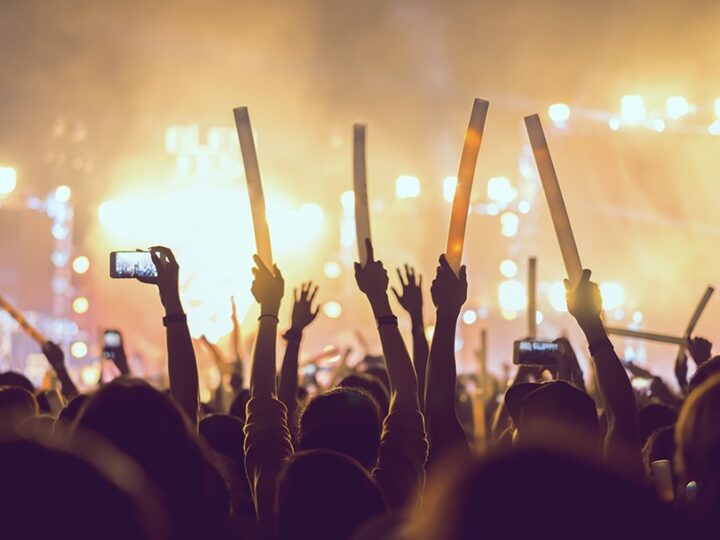 Muzyczna uczta na świeżym powietrzu: Strefa Rodzinna i wieczorne koncerty w Warszawie!