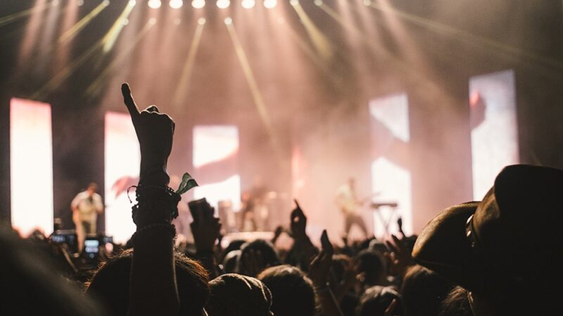 Muzyczne pożegnanie wakacji z Kacprem Kuszewskim