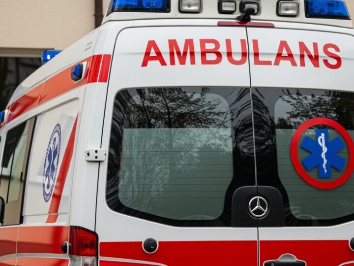Motocykl zderzył się z samochodem na ul. Woronicza – interwencja strażaków