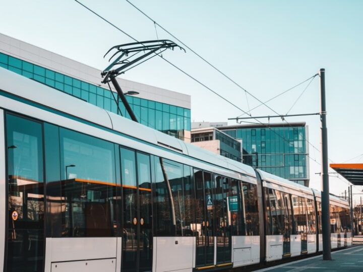 Nocne porządki na torach: jak Warszawa dba o czystość tramwajów?