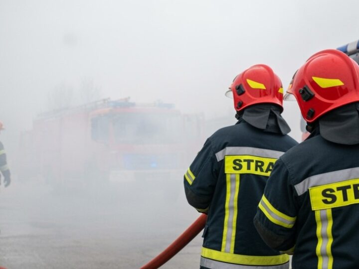 Ogień pod blokiem: Mężczyzna aresztowany po pożarze