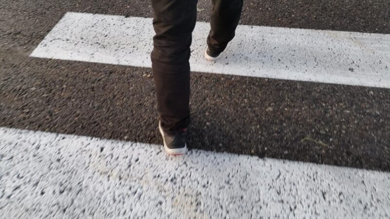 Bezpieczne drogi dla dzieci – policjanci edukują w Jasienicy