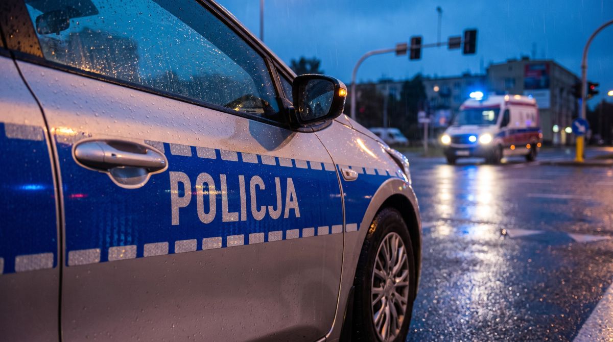 Nocny chaos przy Rondzie Wiatraczna: pijani mężczyźni w akcji