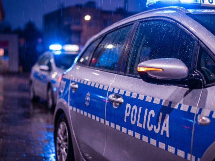 Zatrzymany ukrywający się przed wymiarem sprawiedliwości – nie otworzył drzwi policji